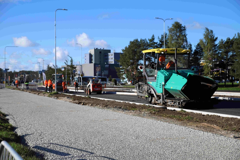 Asfaldi paigaldus Randvere teel
