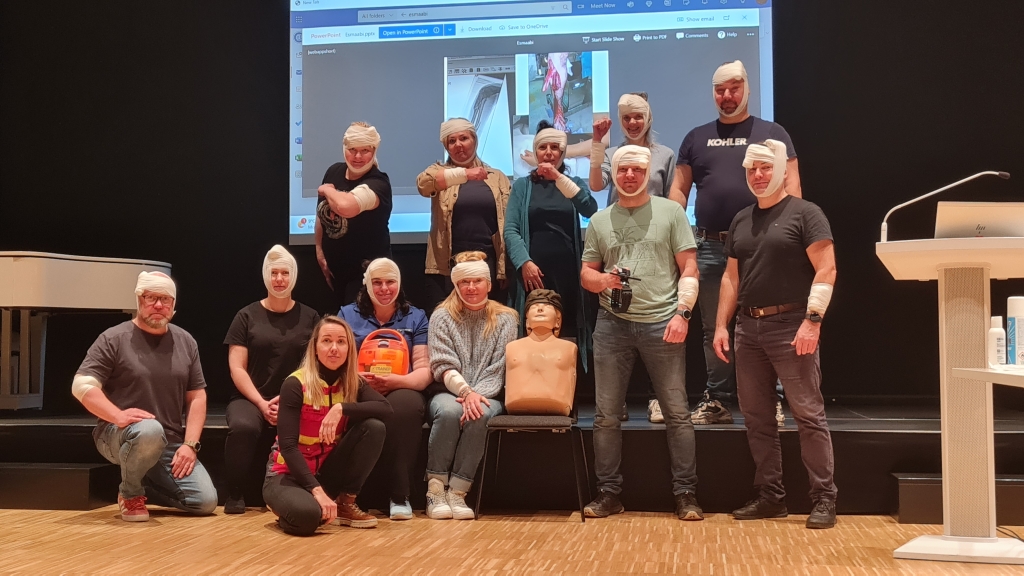 Rohuneeme külaseltsi liikmed esmaabikoolitusel