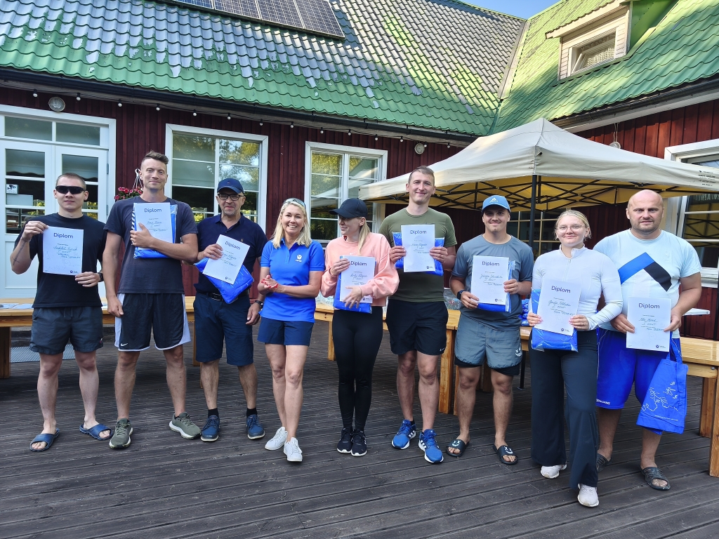 Spordipäeva sportlased koos Viimsi vallavanem Siiri Visnapuuga