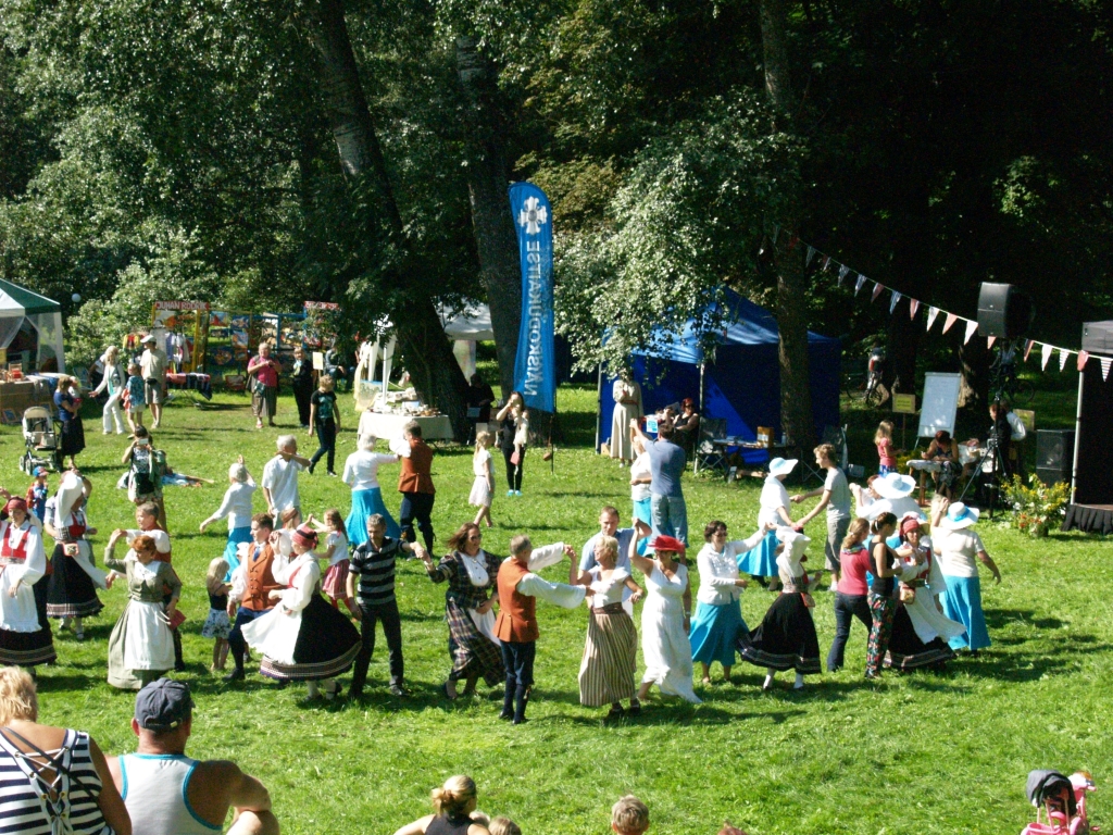 Piknik-kontsert Viimsi mõisa pargis